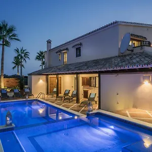 The By The House Bed and breakfast Marbella